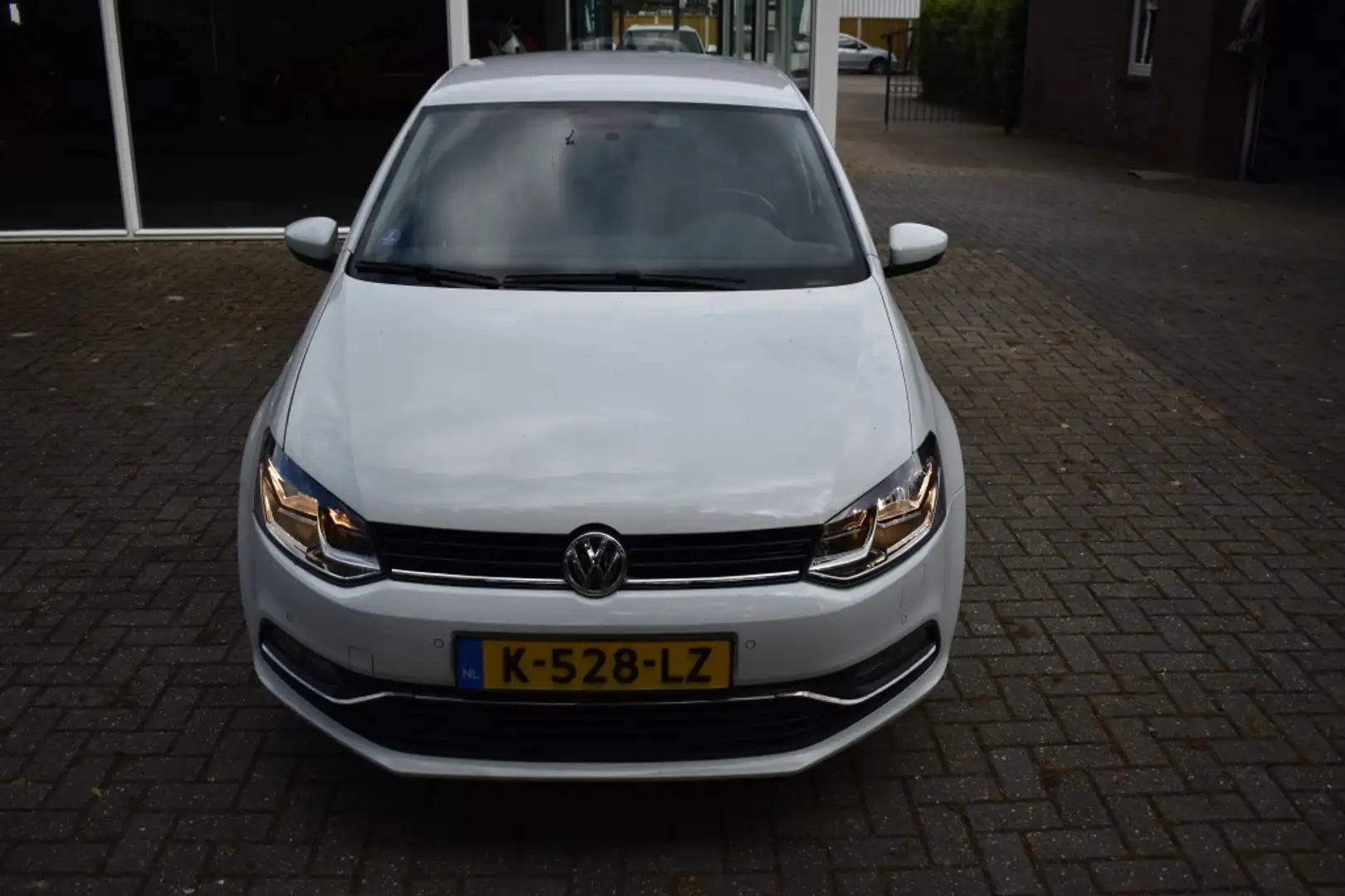 Volkswagen Polo 1.2 TSI First Edition AIRCO PDC APPLE/ANDRIOD CARP Blanco - 2