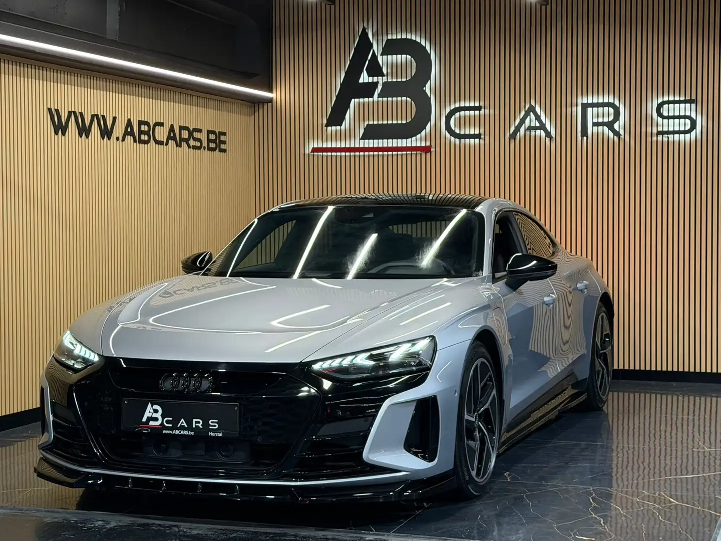 Audi e-tron GT 93.4 kWh 60 Quattro * GARANTIE 12 MOIS * Gris - 2