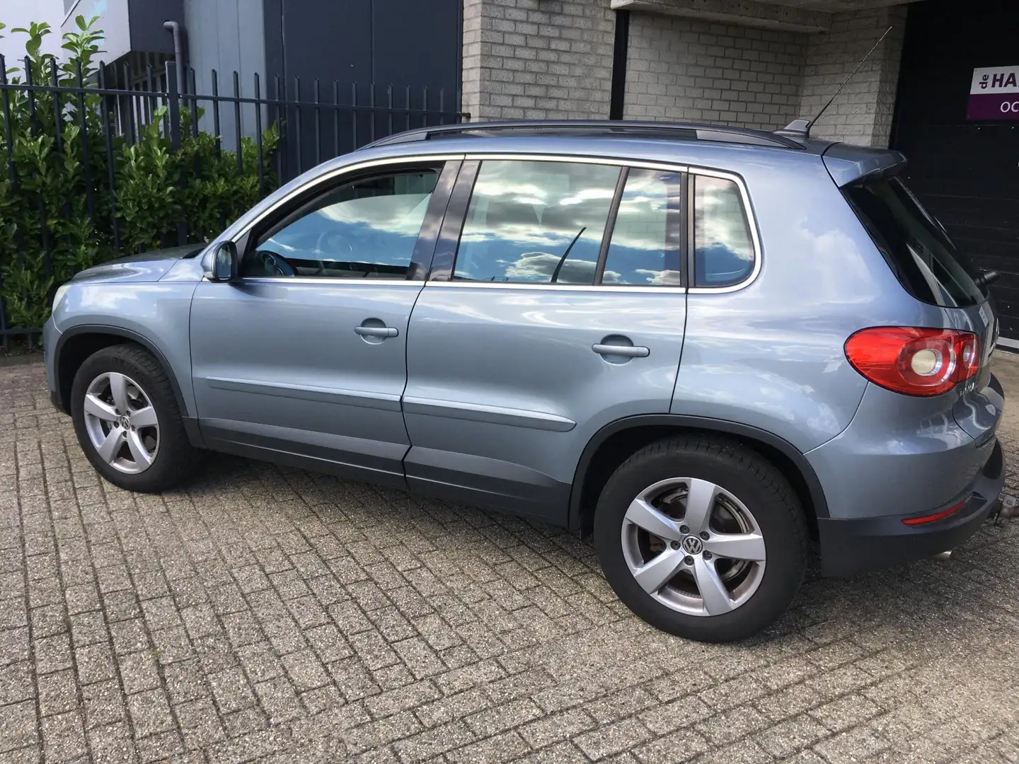 Volkswagen Tiguan 2.0 TDI Track&Field 4Motion / CLIMA / 4 WD / TREKH Grijs - 2