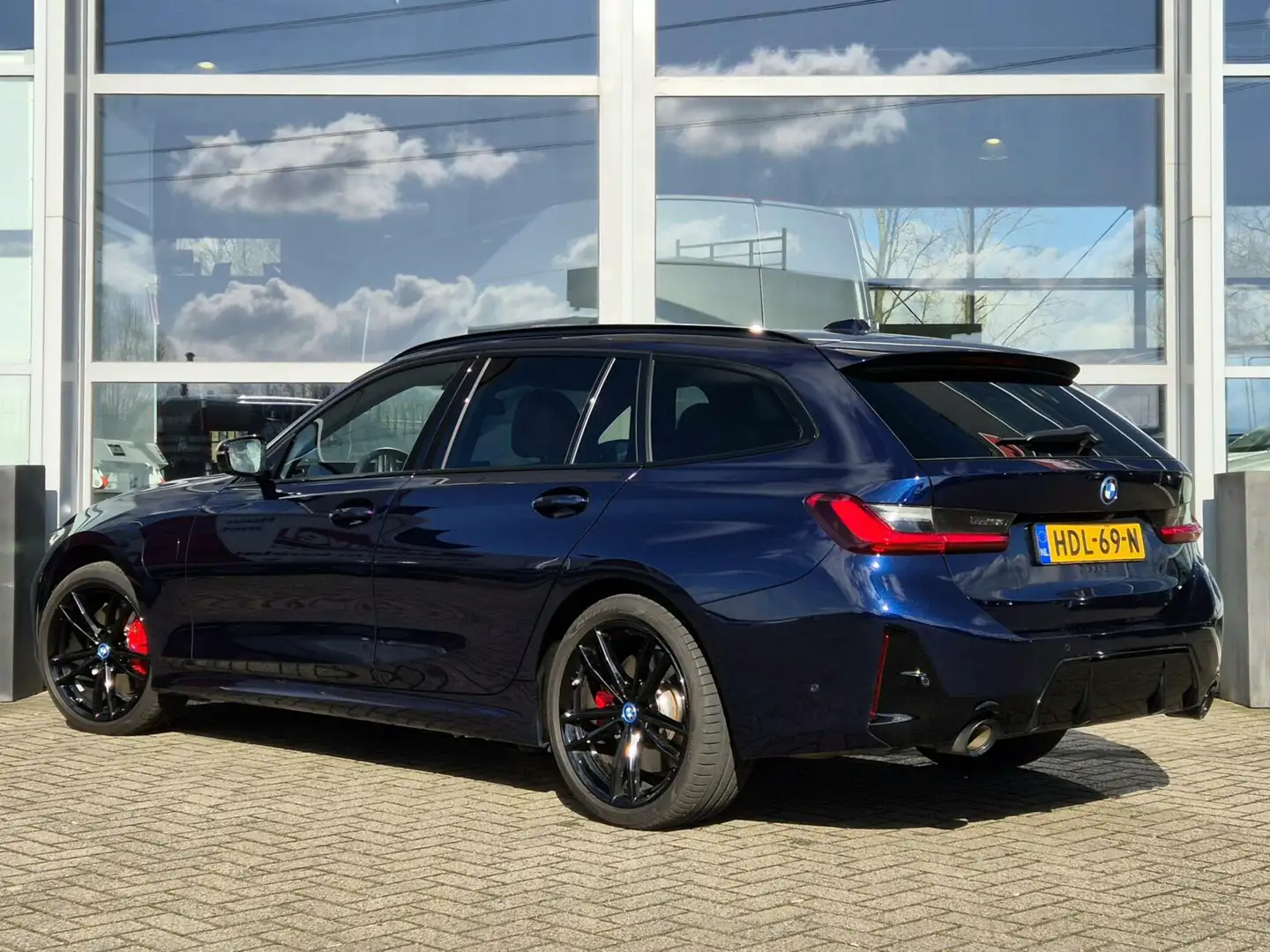 BMW 330 3-serie Touring 330e xDrive M-Sport|PANO|HK|ACC|LA Bleu - 2