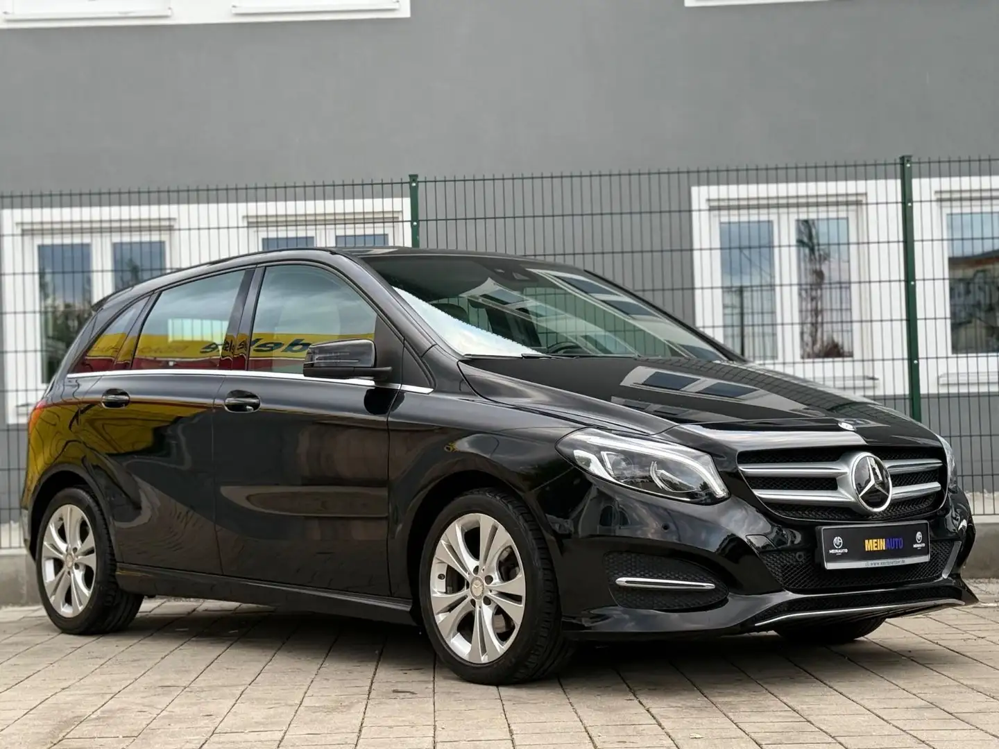 Mercedes-Benz B 220 URBAN/AHK/NAVI/LED/TEMP/KLIMA/MLTF Schwarz - 2