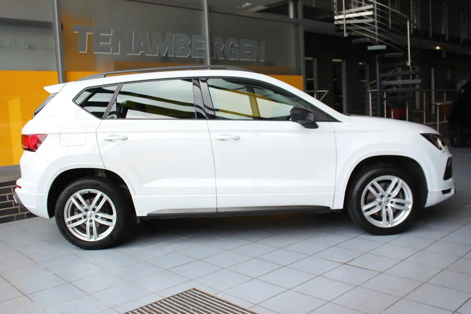 SEAT Ateca 1.5 TSI FR ACR Lenkradhzg Pano Beats ACC Weiß - 2