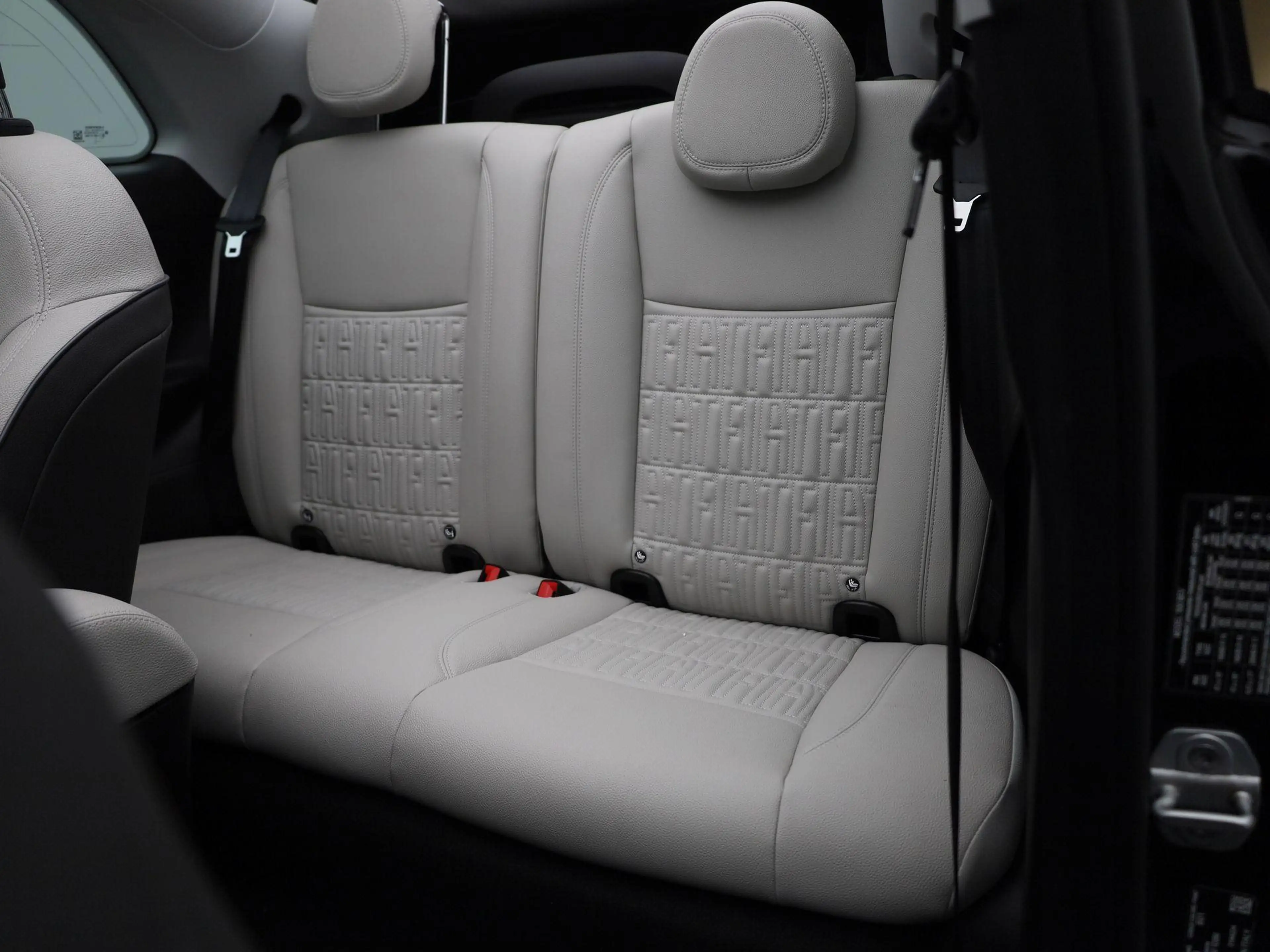Fiat 500C 500e 42 kWh La Prima — photo 12