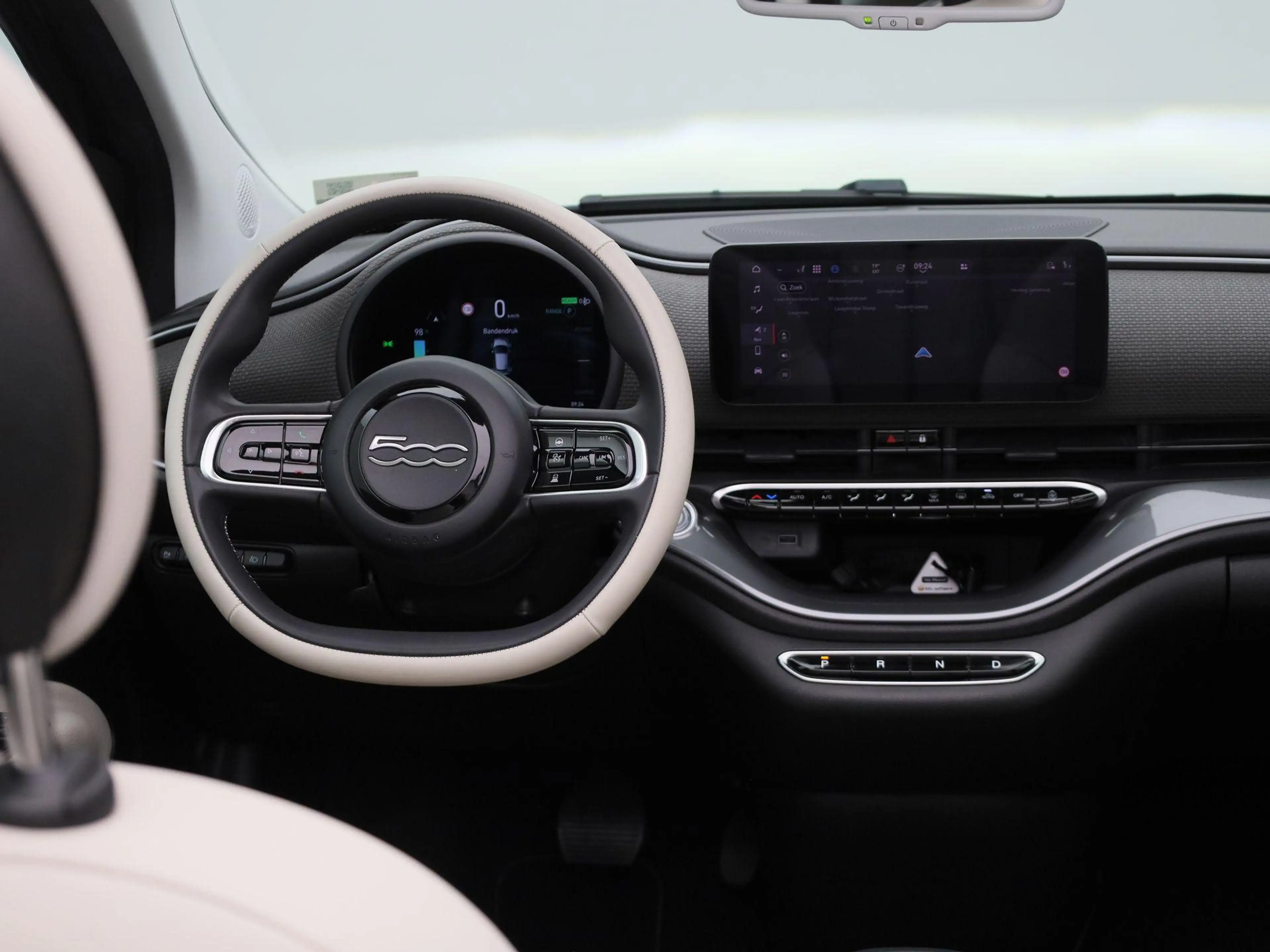 Fiat 500C 500e 42 kWh La Prima — photo 7