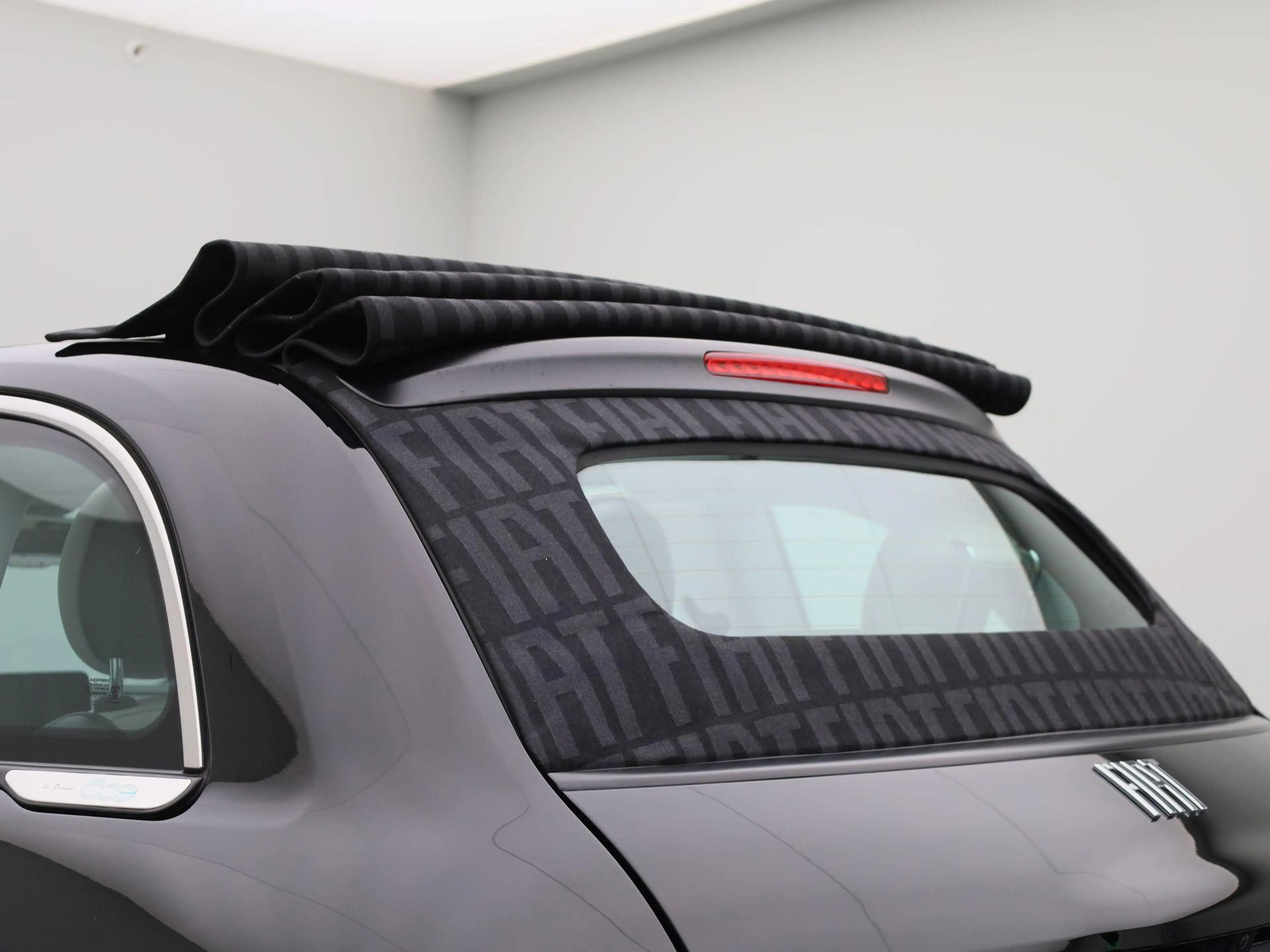 Fiat 500C 500e 42 kWh La Prima — photo 14