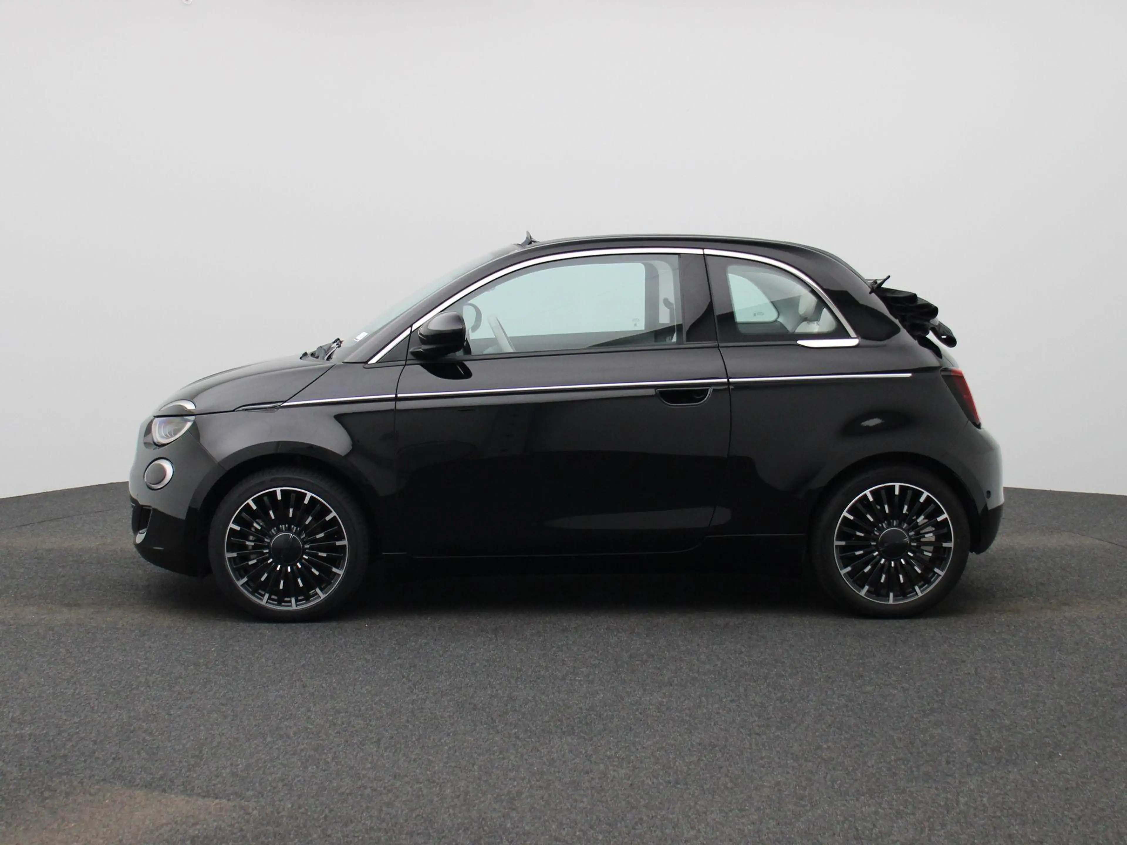 Fiat 500C 500e 42 kWh La Prima — photo 4