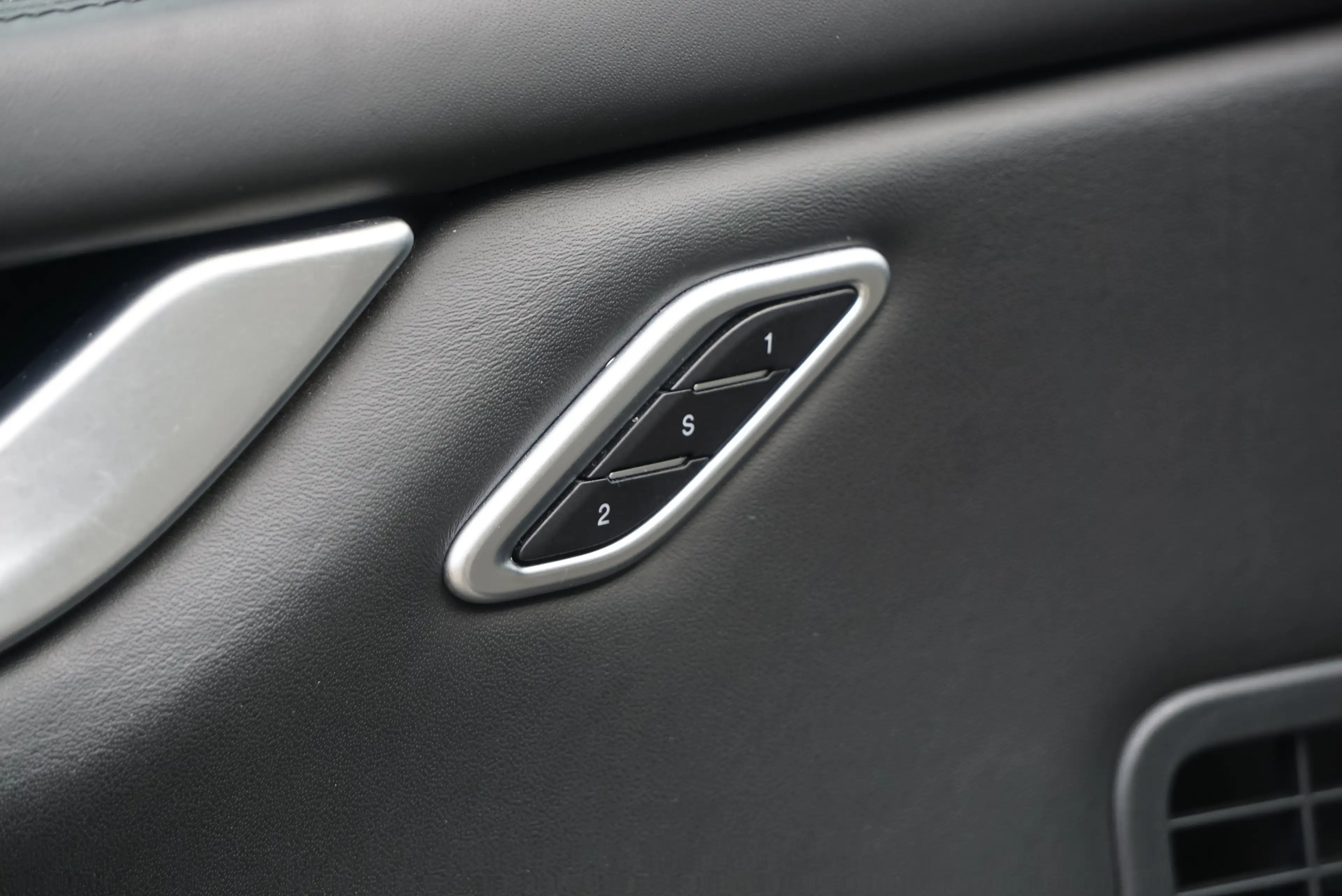 Maserati Ghibli 3.0 D BOITE AUTO NAVI CAMERA BI-XENON CLIM PDC — photo 9