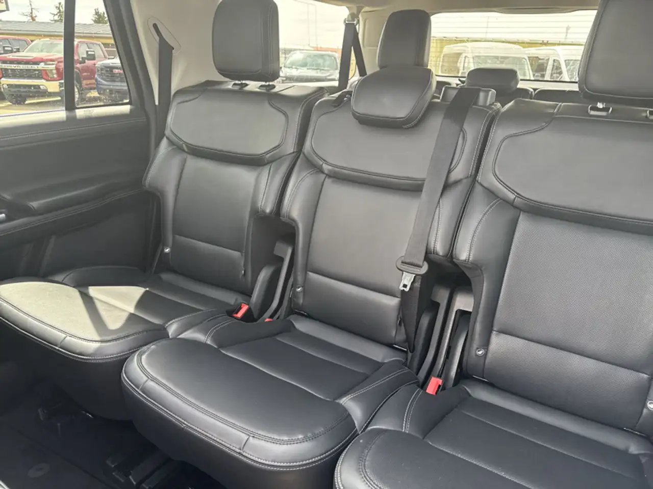 Ford Expedition снимка Ford Expedition