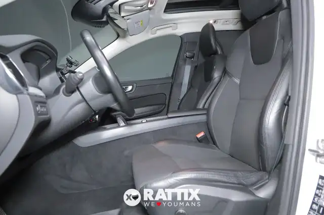 Volvo XC60 view 9
