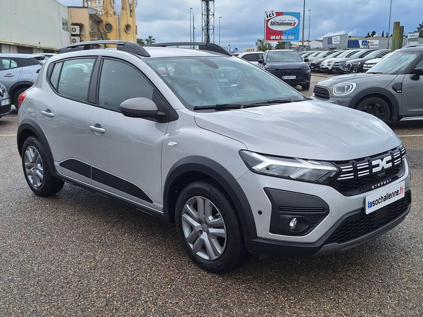 Dacia Sandero ECO-G 100 Stepway Expression + radar av et caméra recul + clim automatique + peinture métallisée Gris - 2