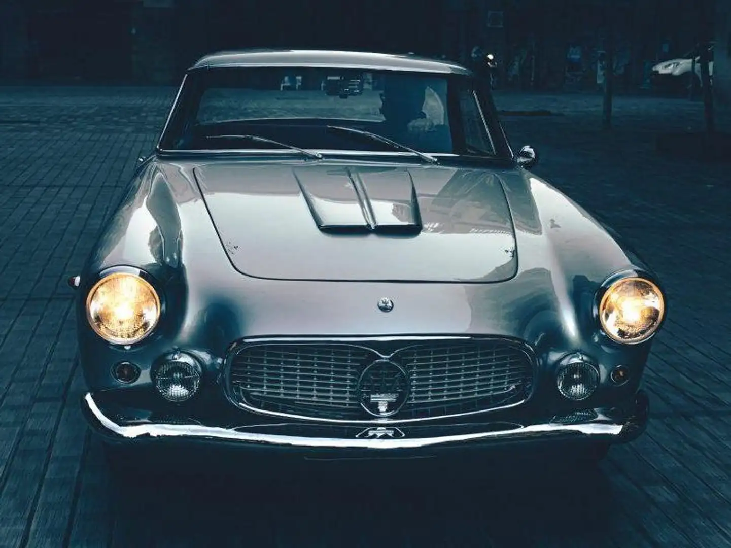 Maserati Srebrny - 2