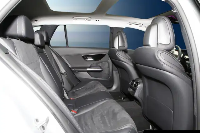 Mercedes-Benz C-Class view 9