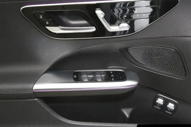 Mercedes-Benz C-Class view 14