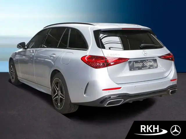 Mercedes-Benz C-Class view 4
