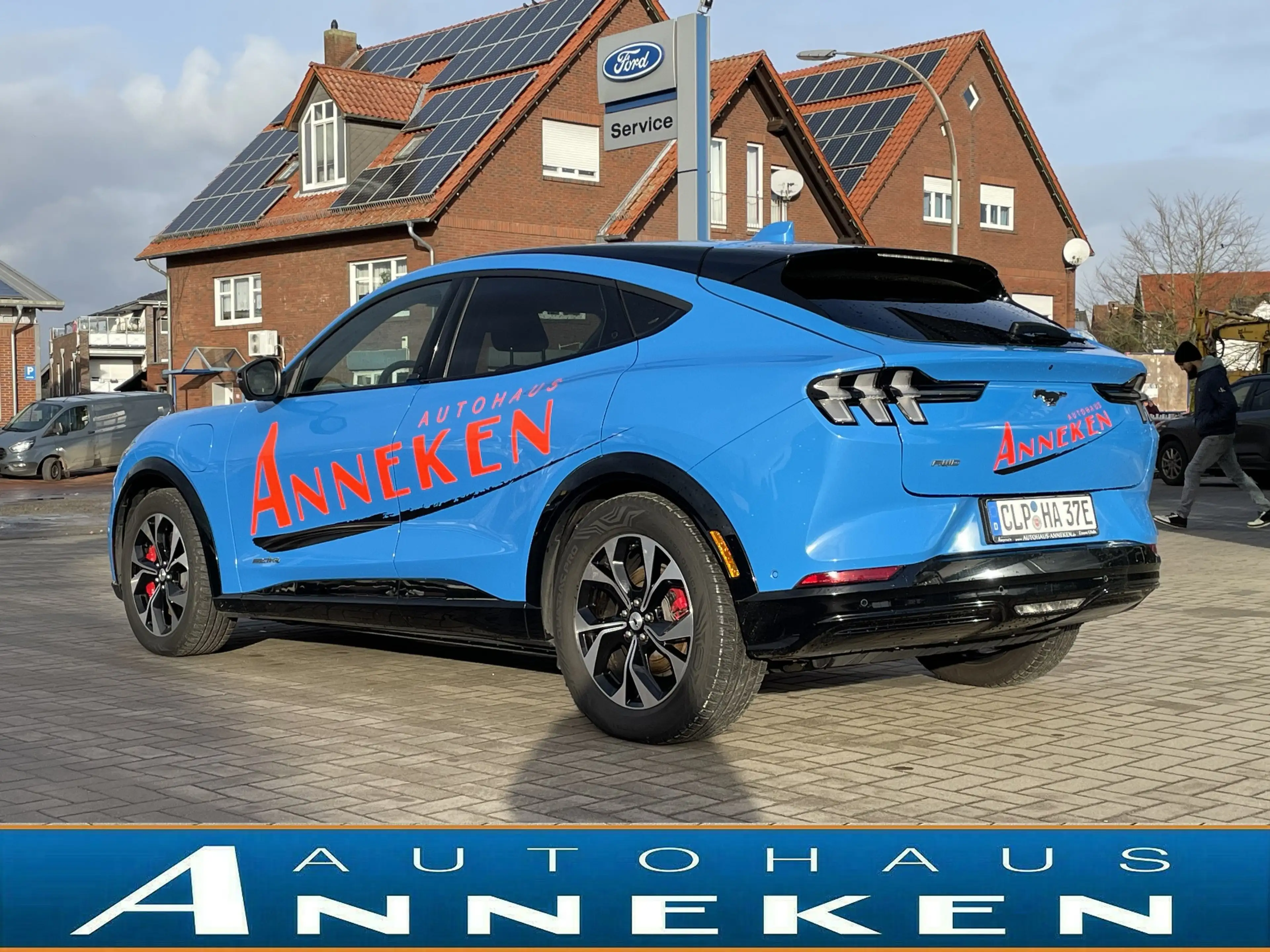 Ford Mustang Mach-E Premium AWD — photo 3
