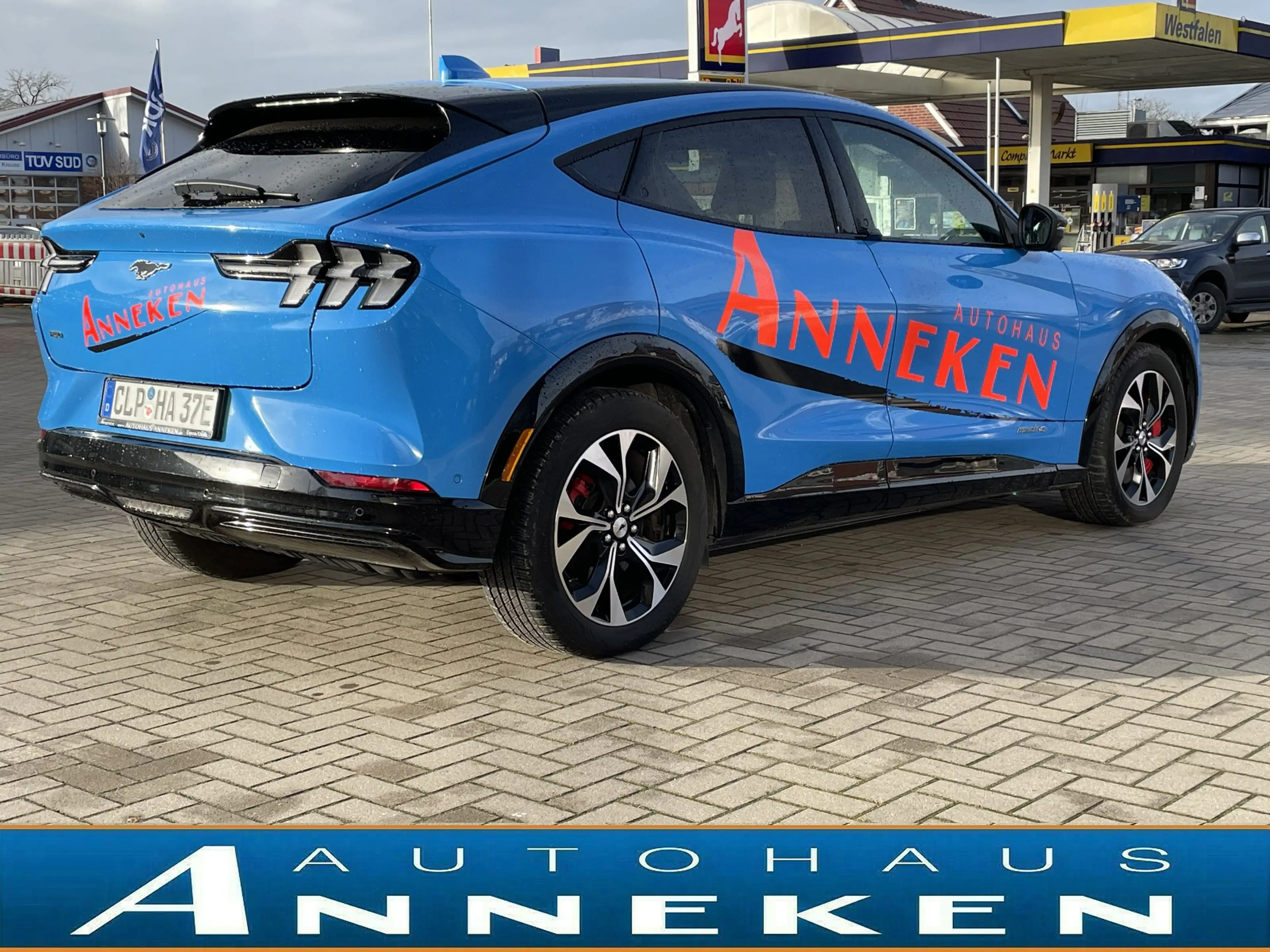 Ford Mustang Mach-E Premium AWD — photo 4