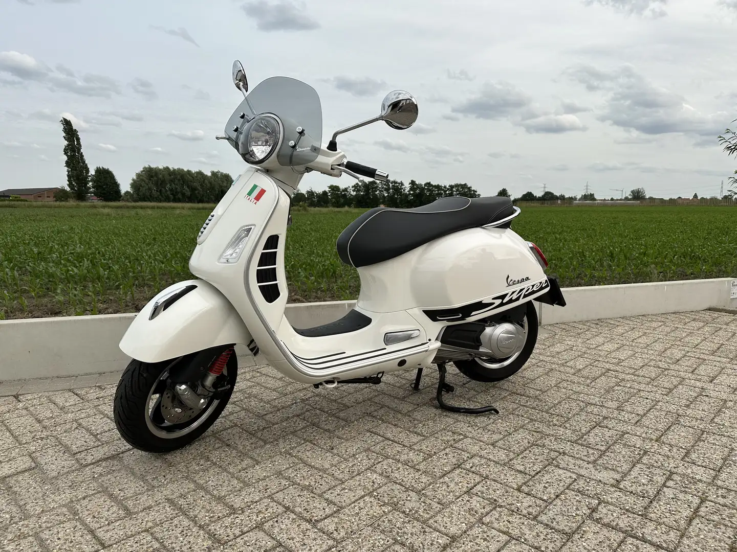 Piaggio GTS 125 Vespa GTS - 1