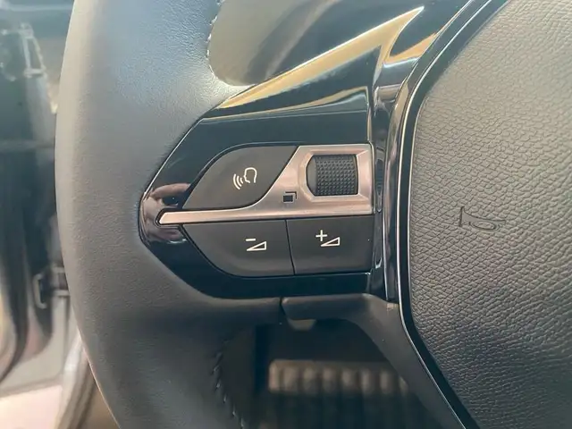 Peugeot 208 view 13