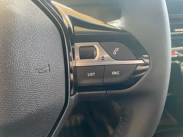 Peugeot 208 view 14