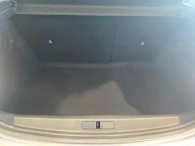 Peugeot 208 view 9