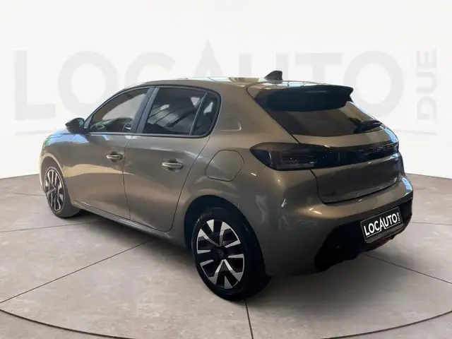 Peugeot 208 view 5