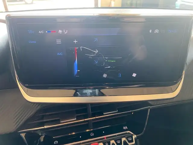 Peugeot 208 view 10