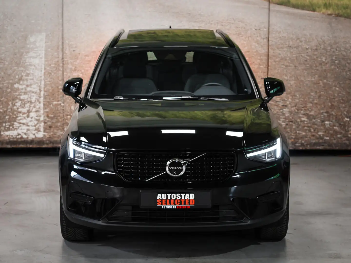 Volvo XC40 Plus Dark Schwarz - 2