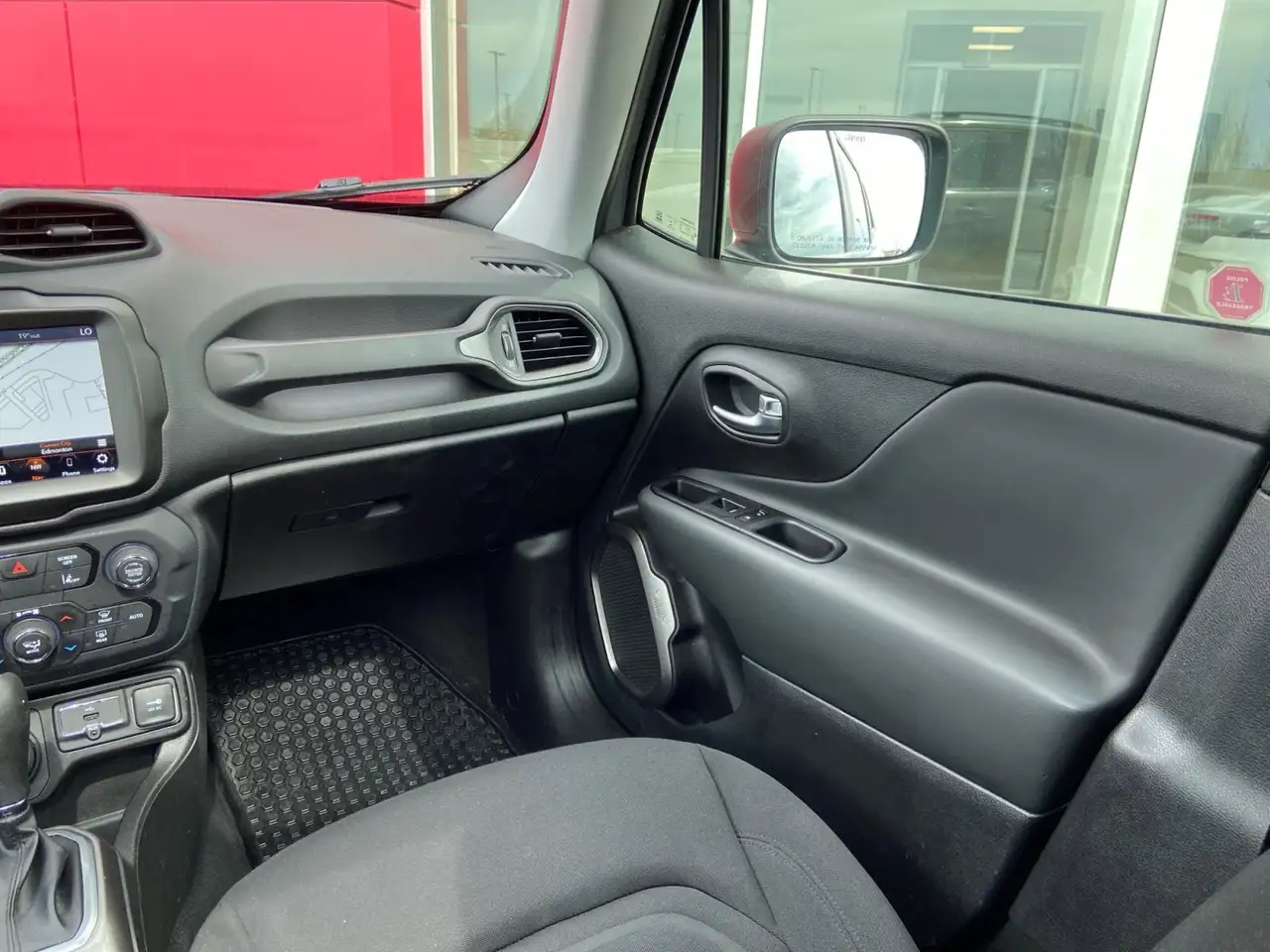 Jeep Renegade снимка Jeep Renegade