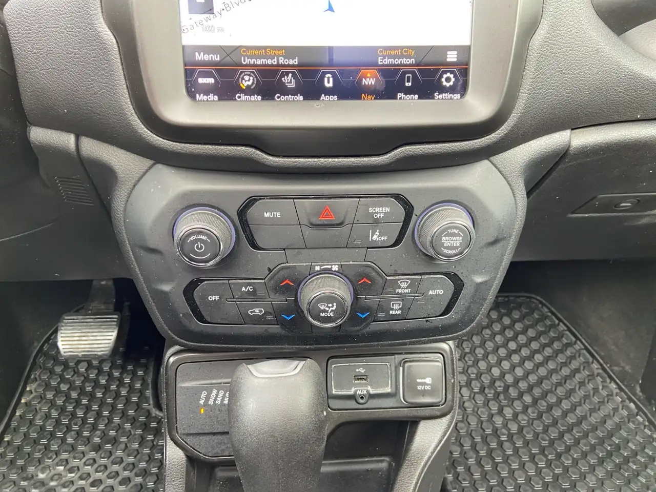 Jeep Renegade снимка Jeep Renegade