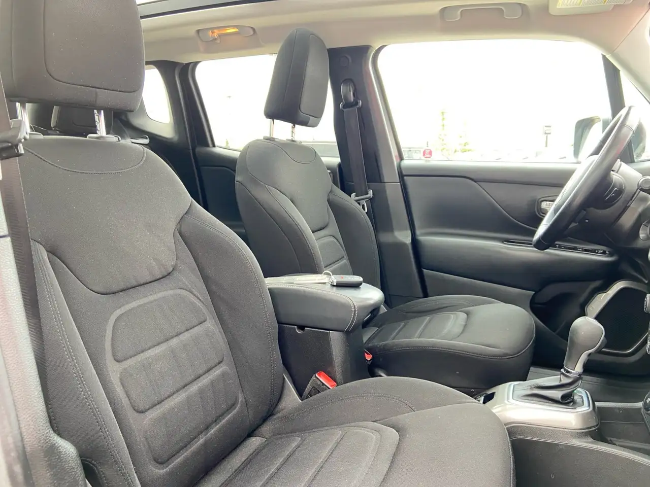 Jeep Renegade снимка Jeep Renegade