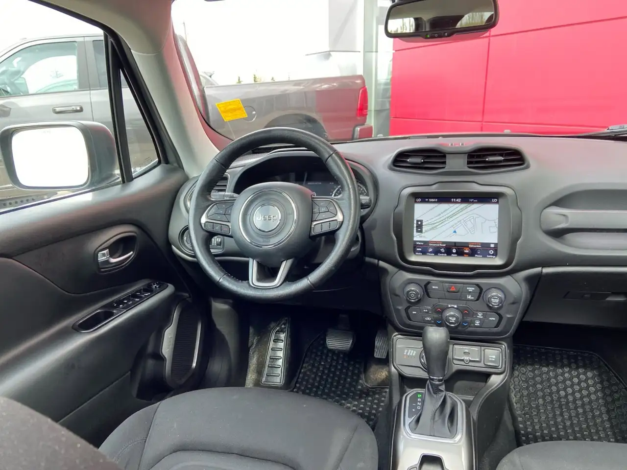 Jeep Renegade снимка Jeep Renegade