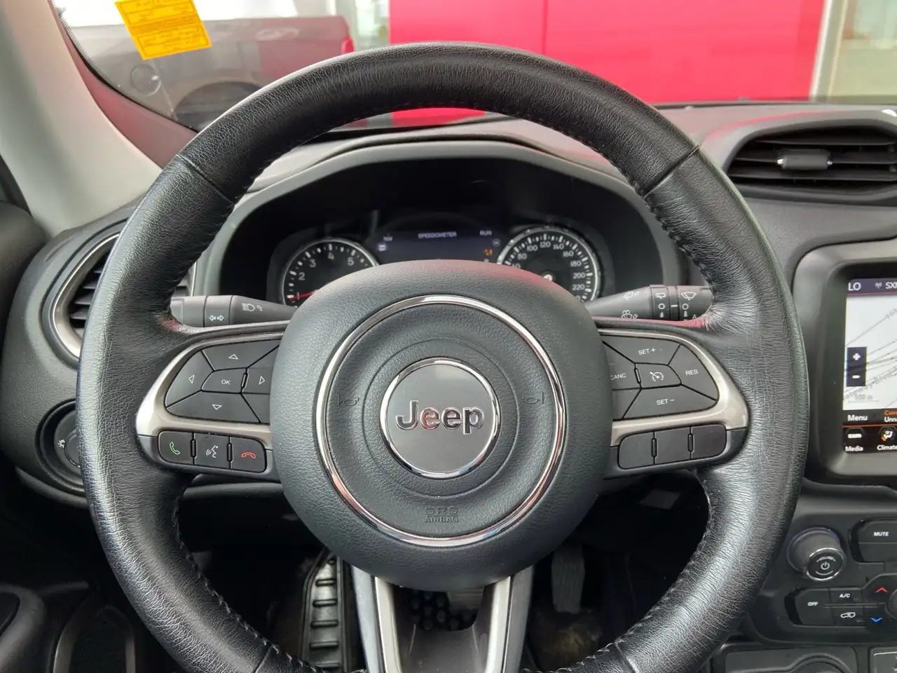 Jeep Renegade снимка Jeep Renegade
