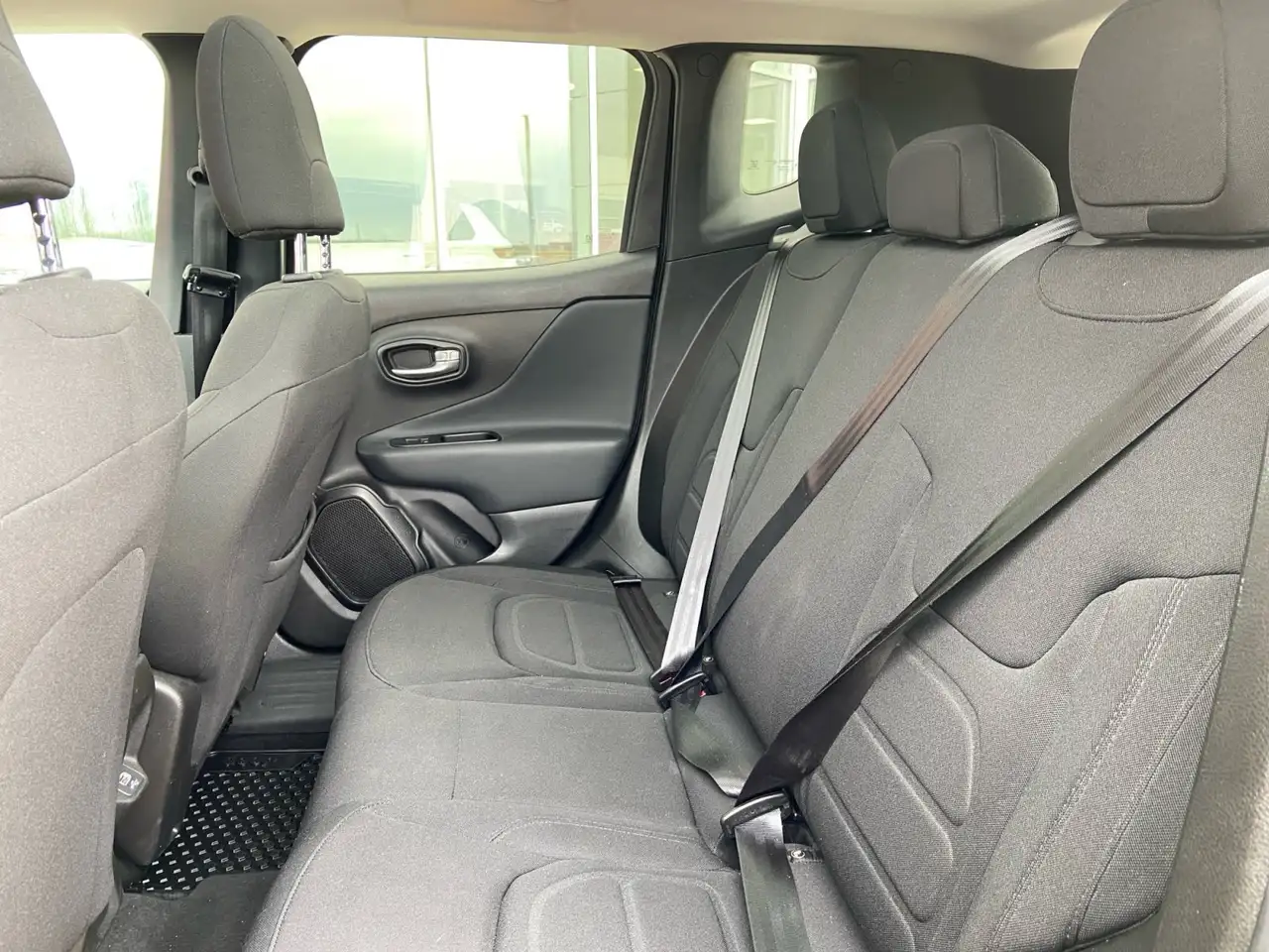 Jeep Renegade снимка Jeep Renegade