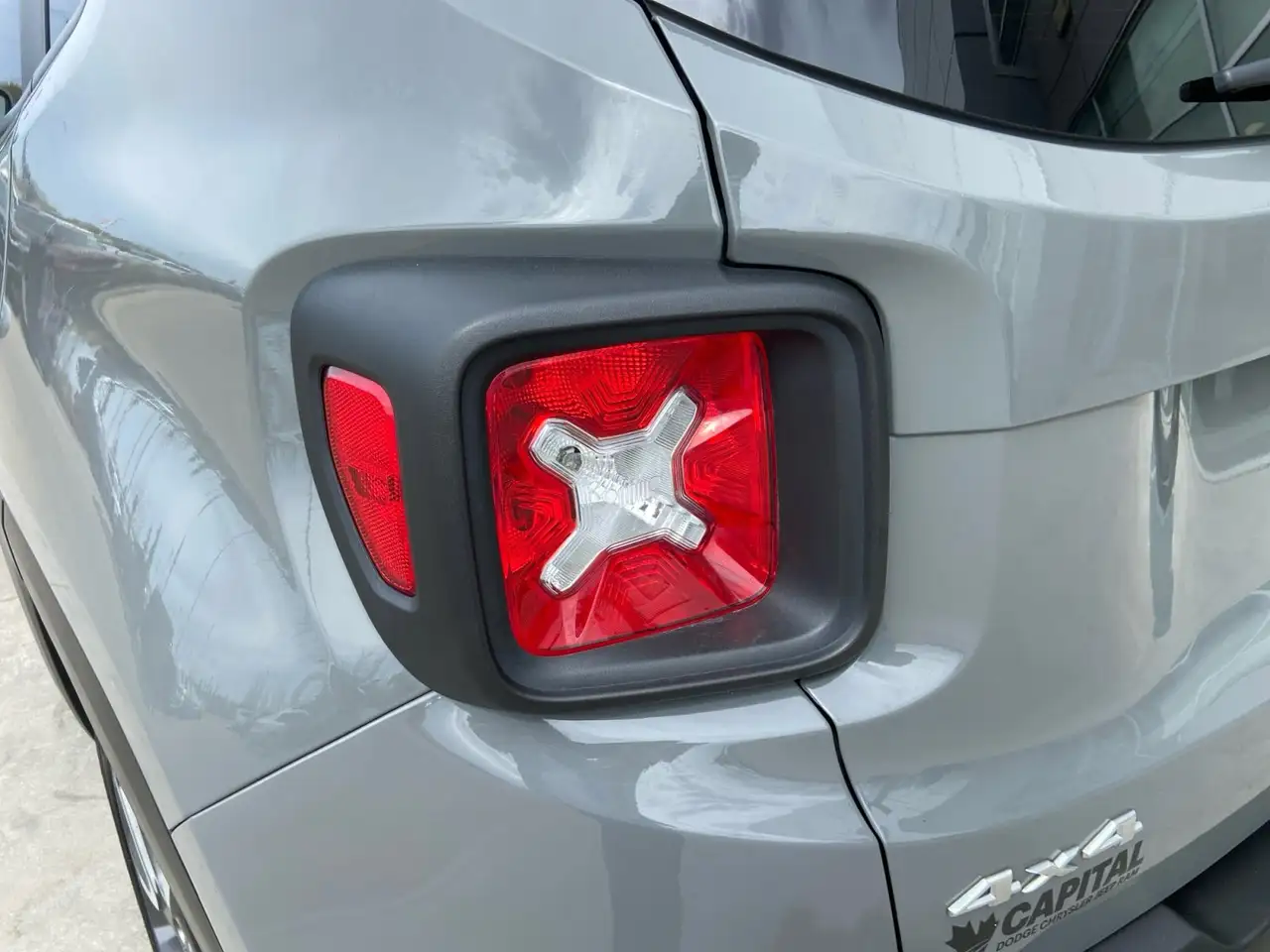 Jeep Renegade снимка Jeep Renegade