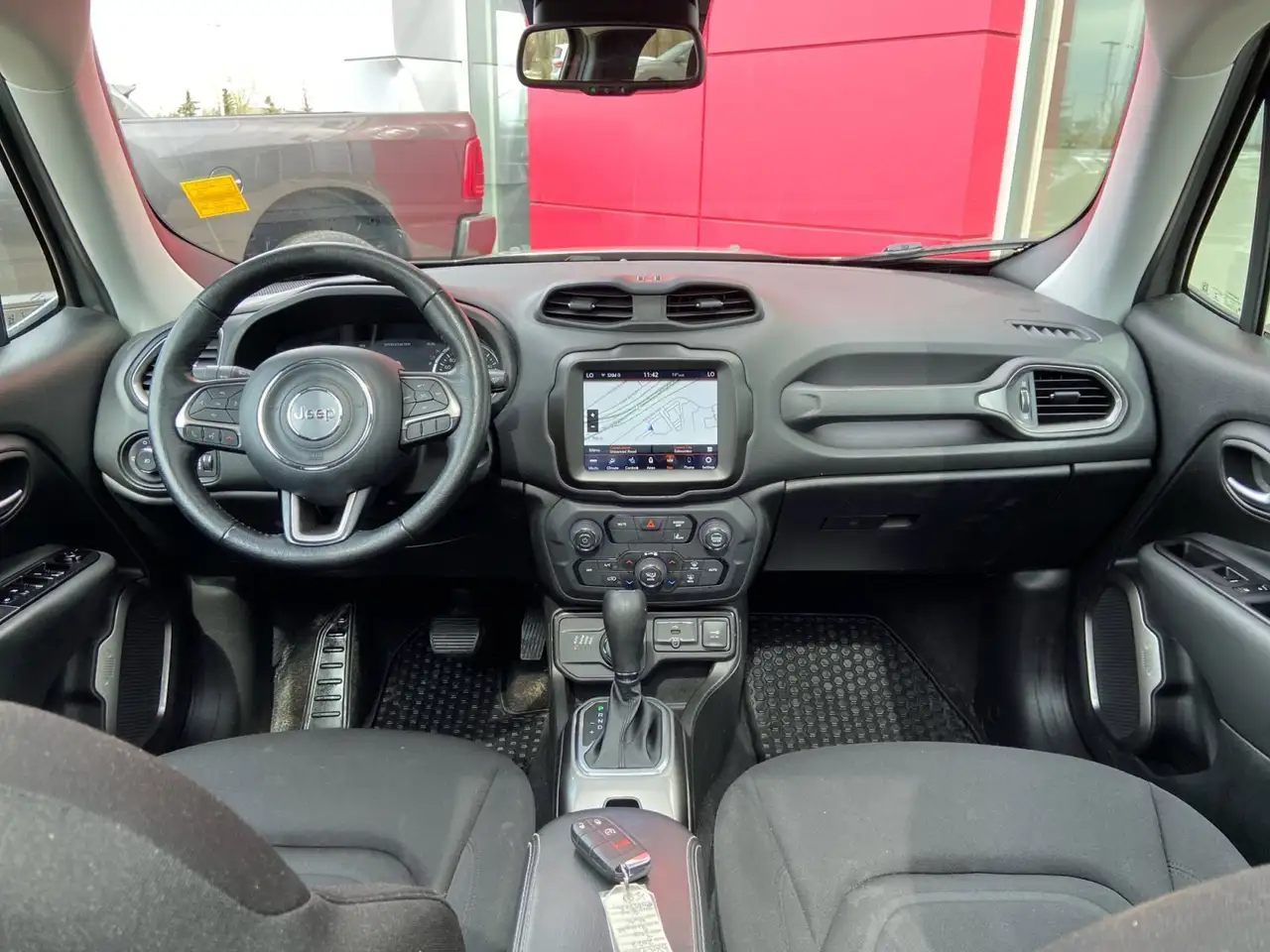 Jeep Renegade снимка Jeep Renegade