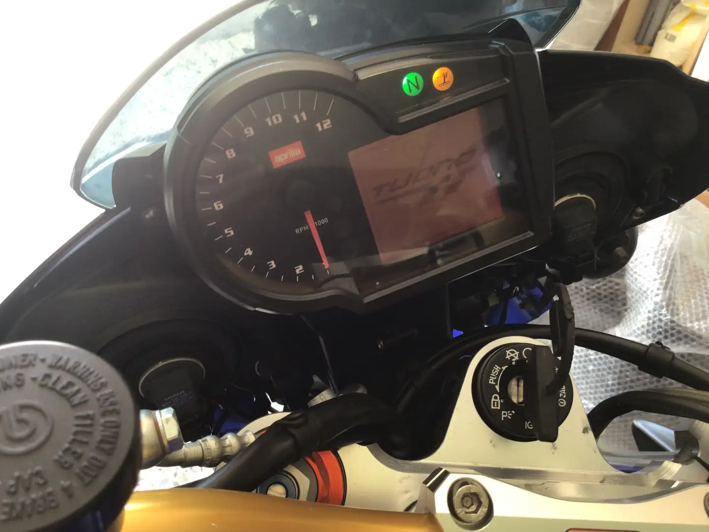 Aprilia Tuono 1000 R Blau - 1