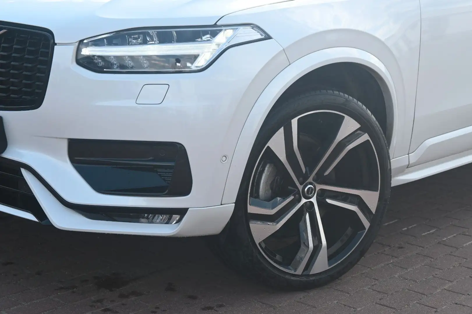 Volvo XC90 B5D Ultimate Dark*360°*MASS*22"*AMBIEN*NAV* Weiß - 2