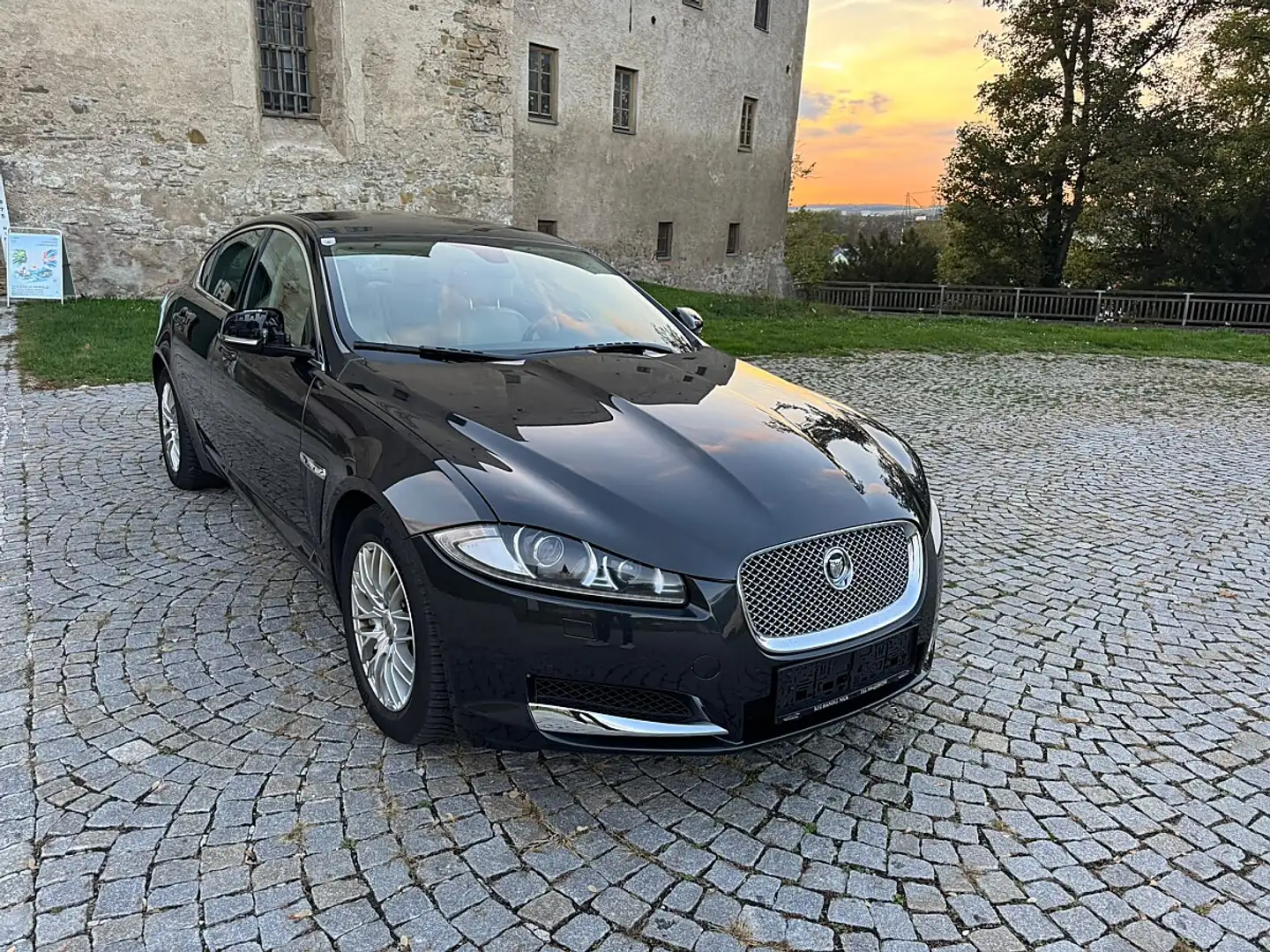 Jaguar XF 2,2 Diesel Schwarz - 2