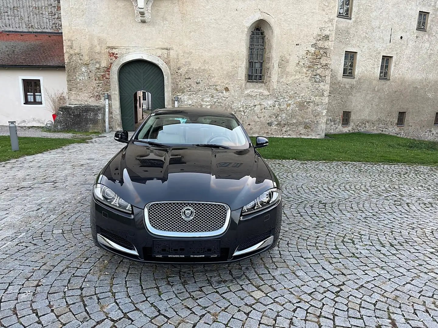 Jaguar XF 2,2 Diesel Schwarz - 1