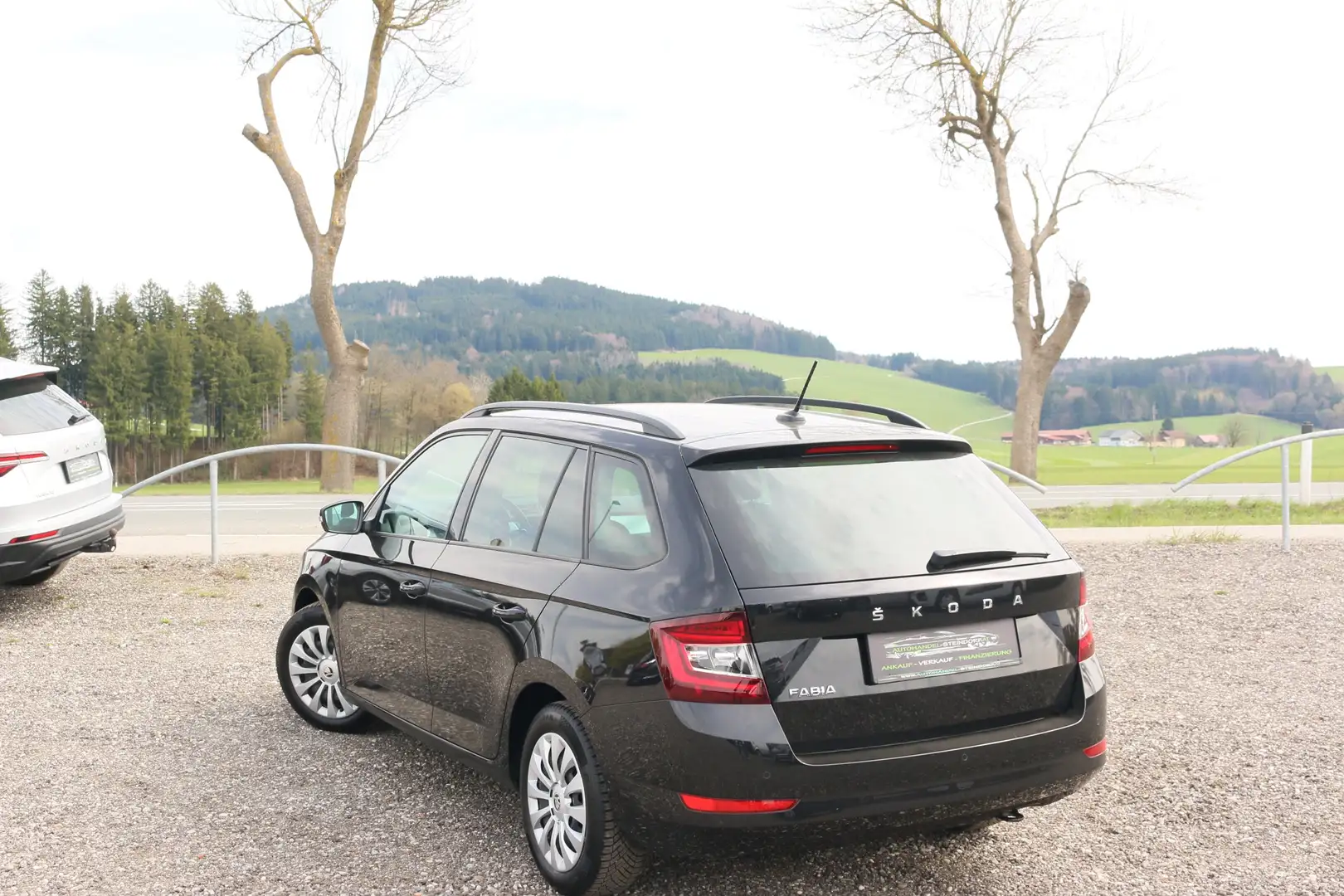 Skoda Fabia Combi*Xenon*Navi*Sitzheizung*Tempomat*Freisprech Schwarz - 2