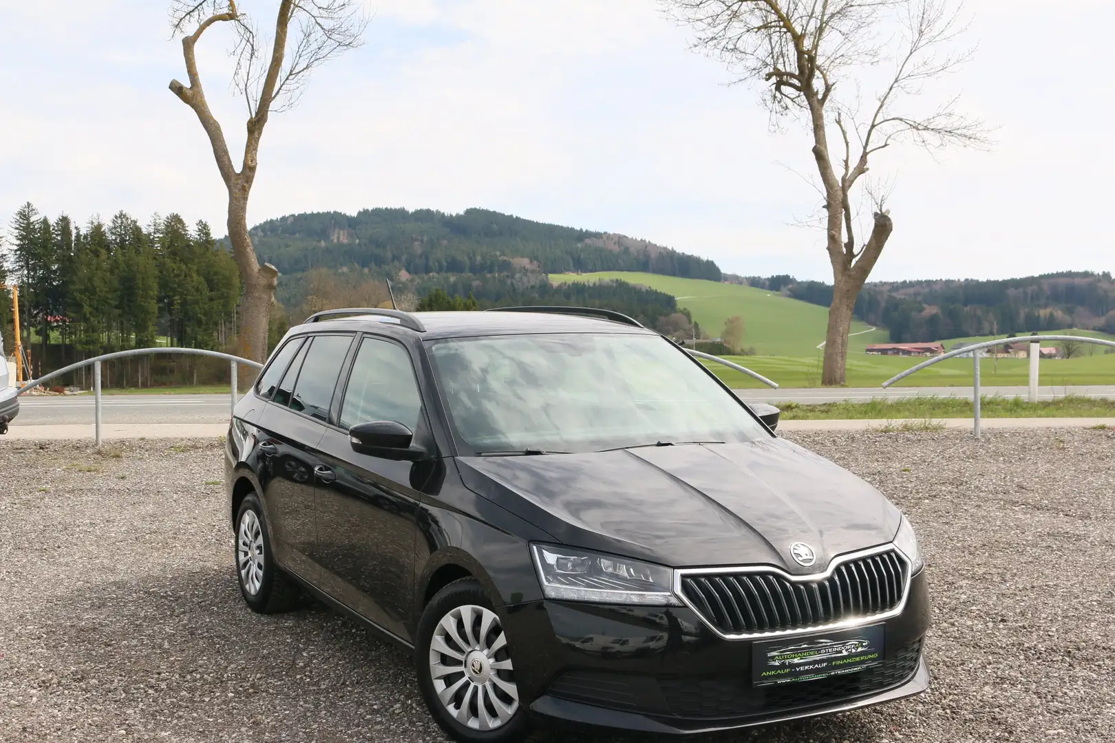 Skoda Fabia Combi*Xenon*Navi*Sitzheizung*Tempomat*Freisprech Schwarz - 1
