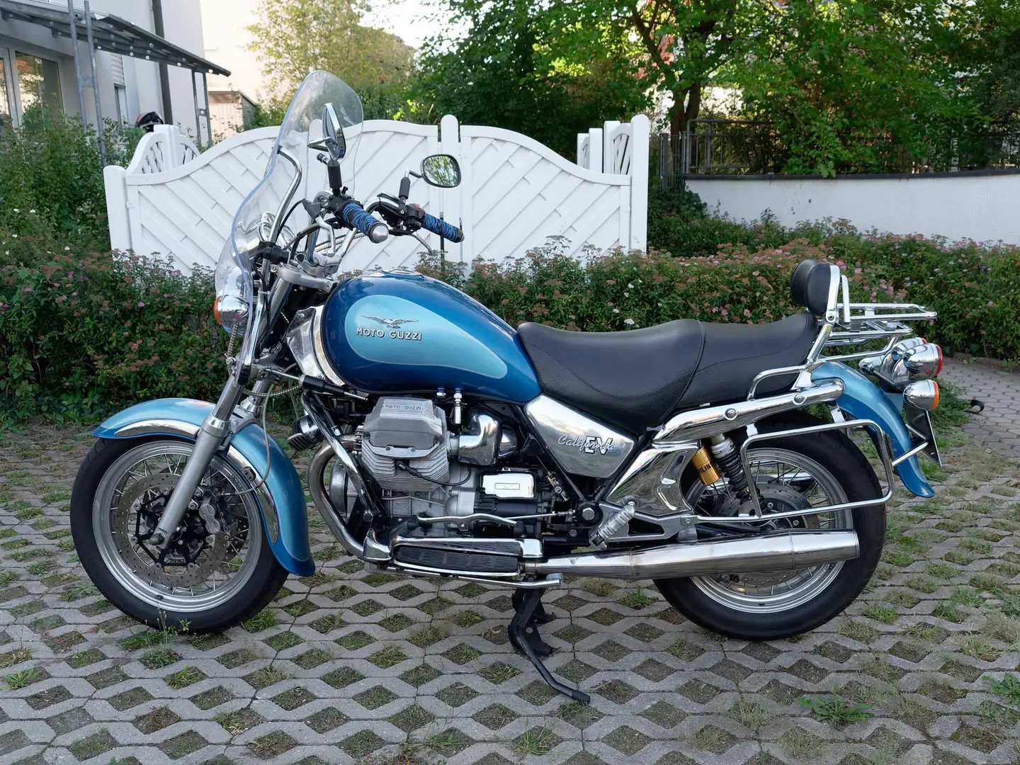 Moto Guzzi California 1100 EV mit Öhlins-Fahrwerk Albastru - 2