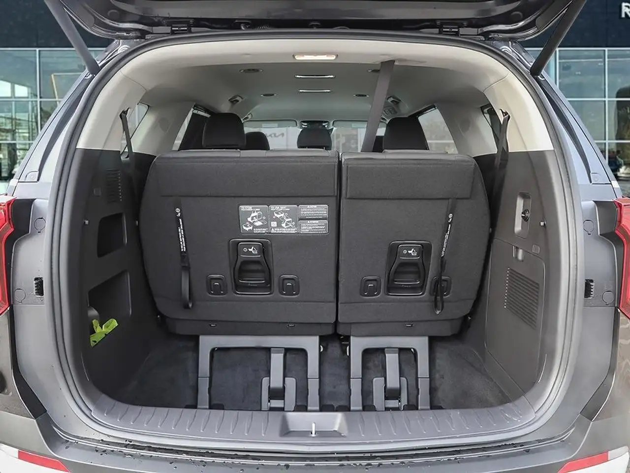 Kia Carnival снимка Kia Carnival