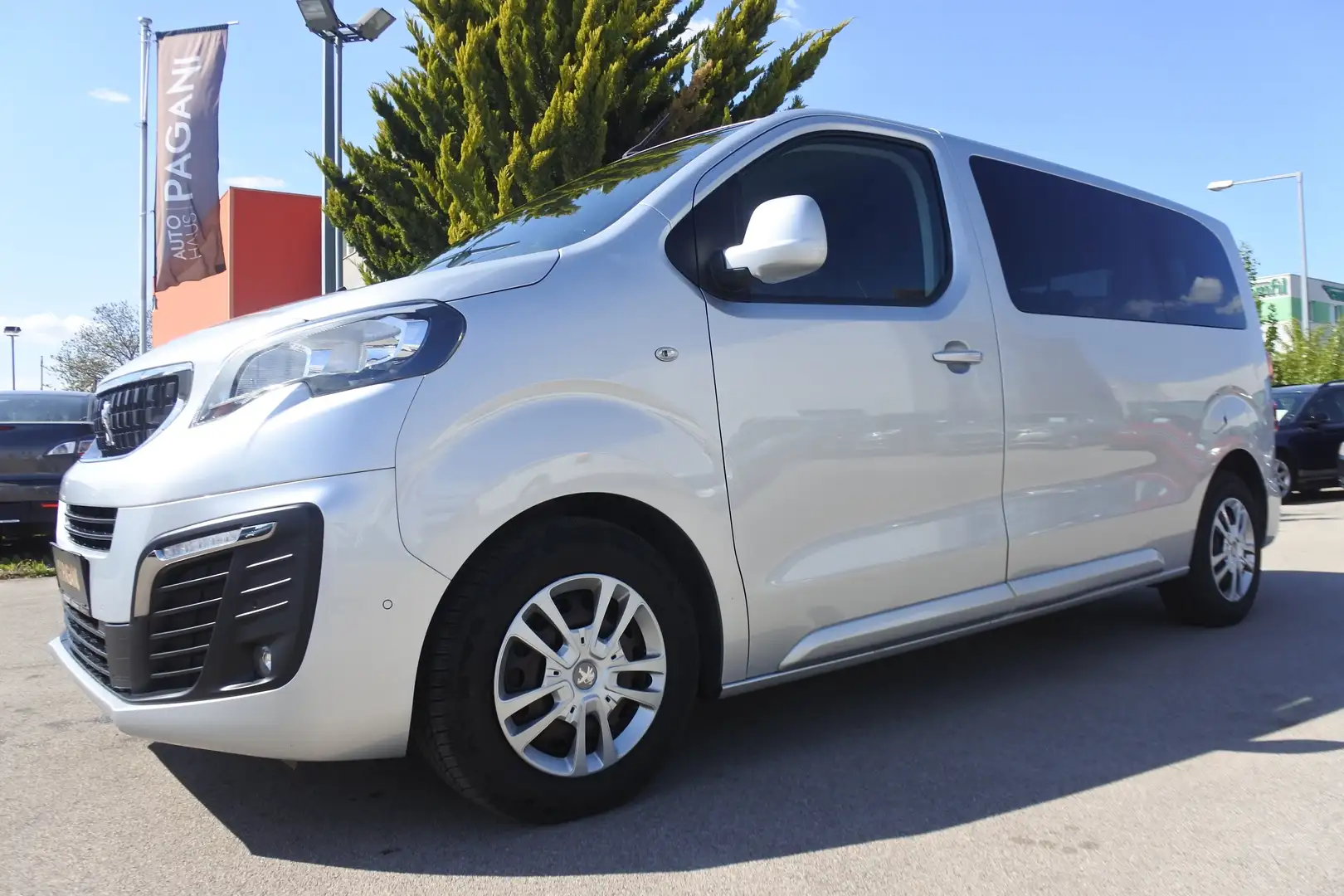 Peugeot Traveller Traveller Allure L2 BlueHDI 150/9 SITZE/NAVI/AHK/ Silber - 1