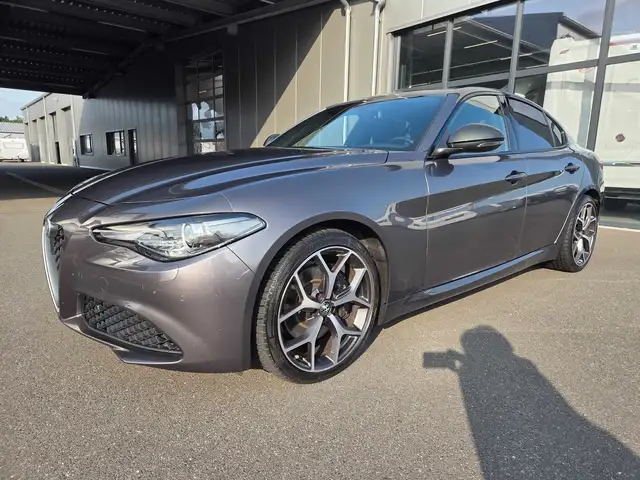 Alfa Romeo Giulia SPRINT 2.2 LM+XENON+LEDER+Soundsys+LED