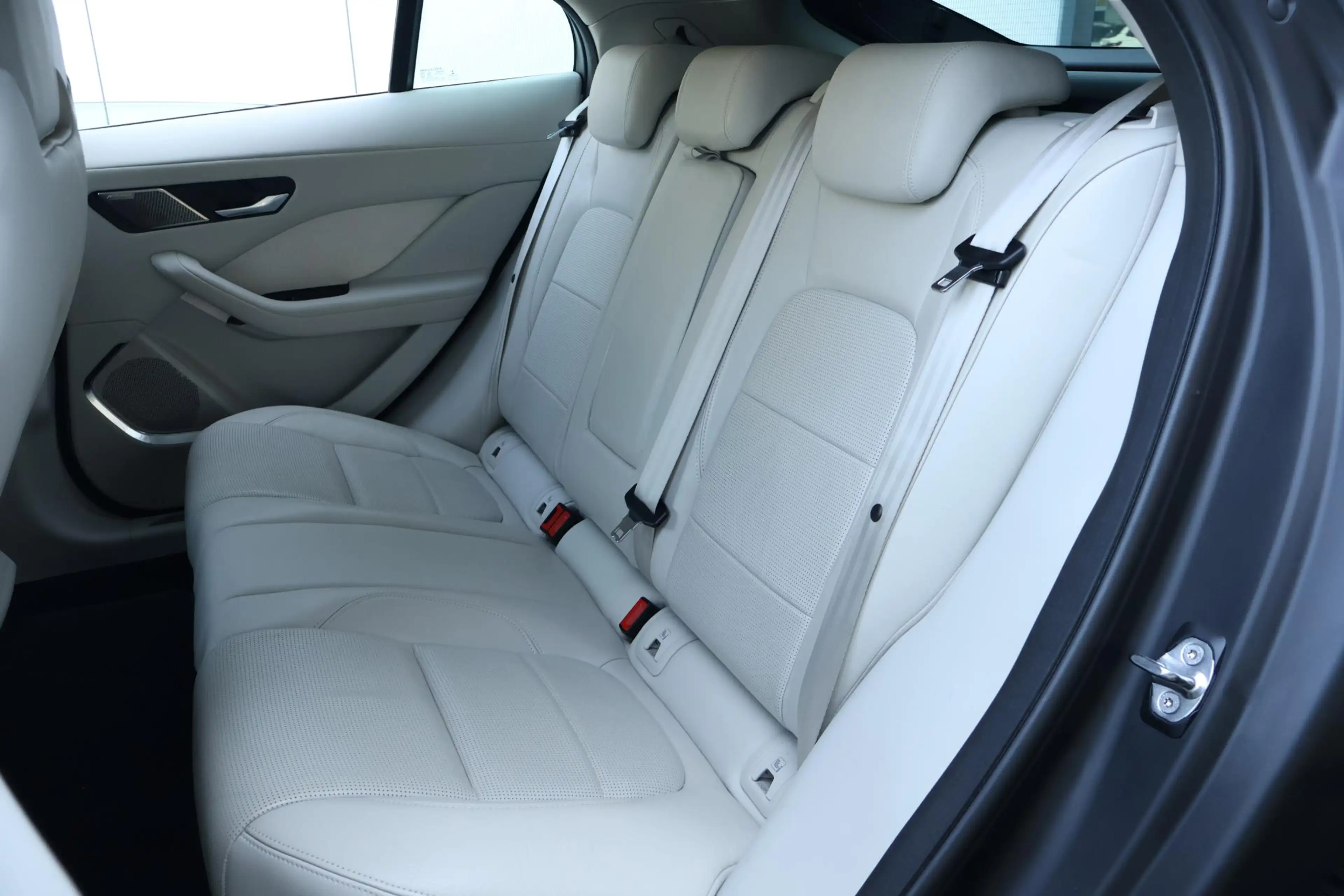 Jaguar I-Pace EV400 SE 90 kWh / DAB / Adaptive cruise / Luchtver — photo 14
