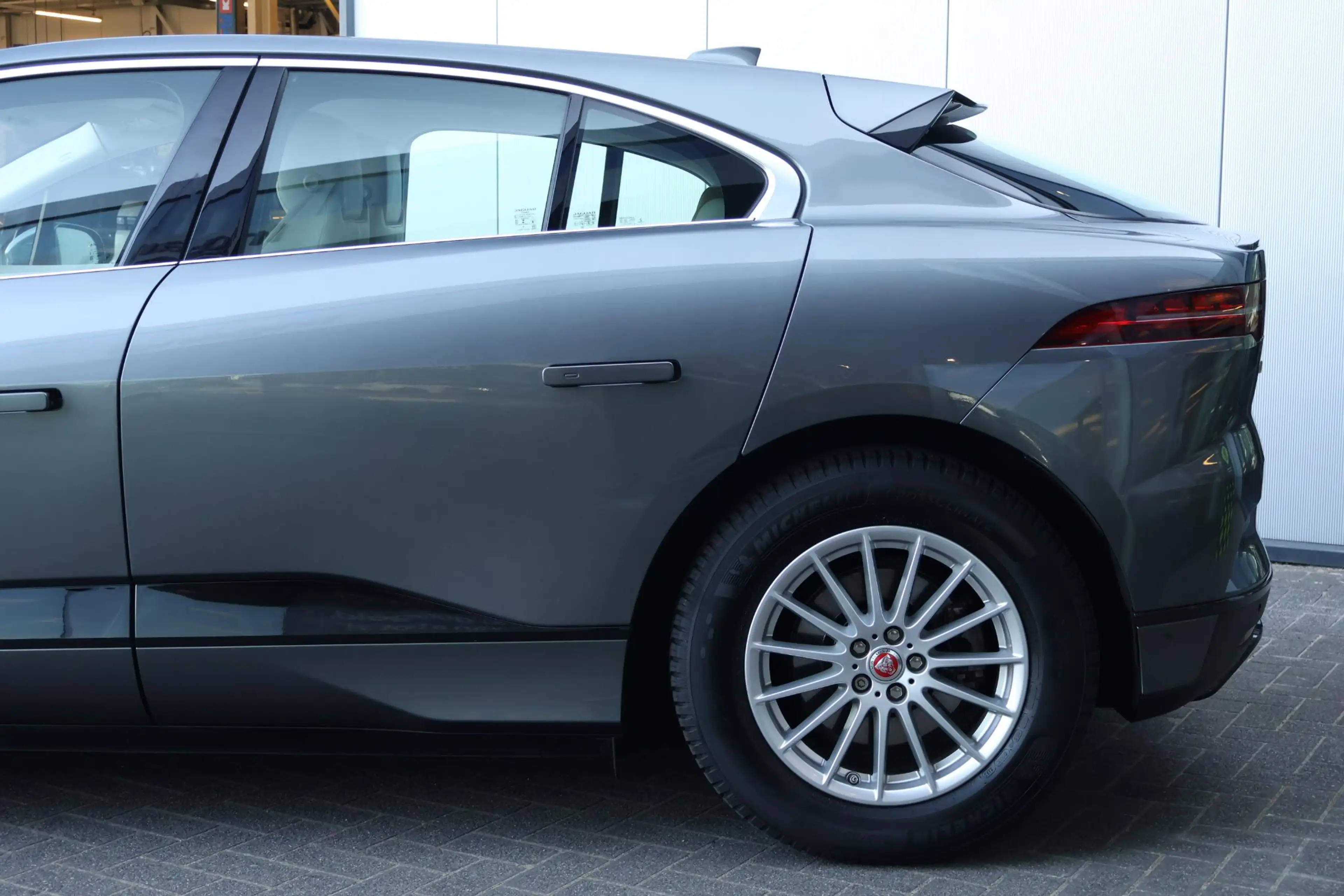 Jaguar I-Pace EV400 SE 90 kWh / DAB / Adaptive cruise / Luchtver — photo 6