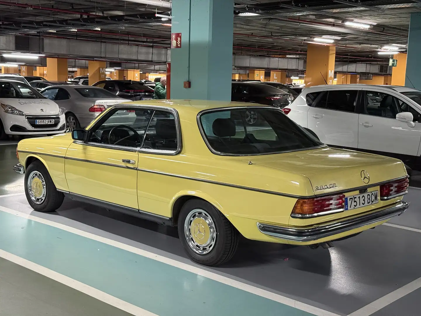 Mercedes-Benz Baureihe 123 280 CE Gelb - 1