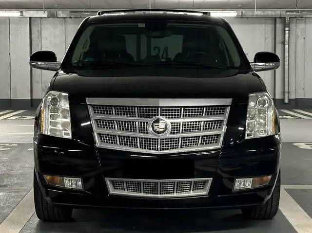 Cadillac Escalade PLATINUM V8 - VOLLAUSSTATTUNG - SEHR GEPFLEGT
