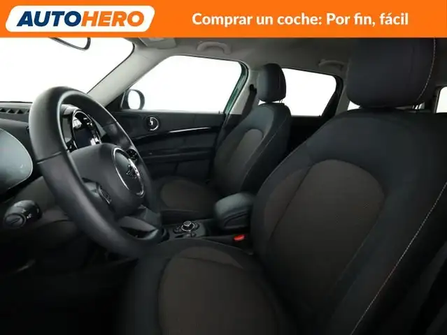 Mini Hatch view 11